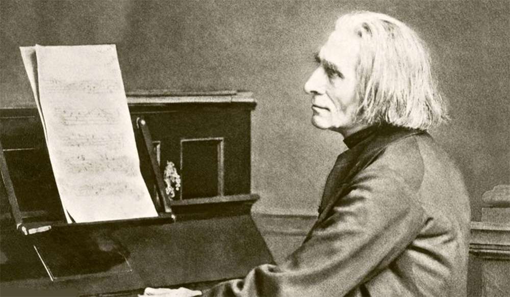     (Franz Liszt at the piano)