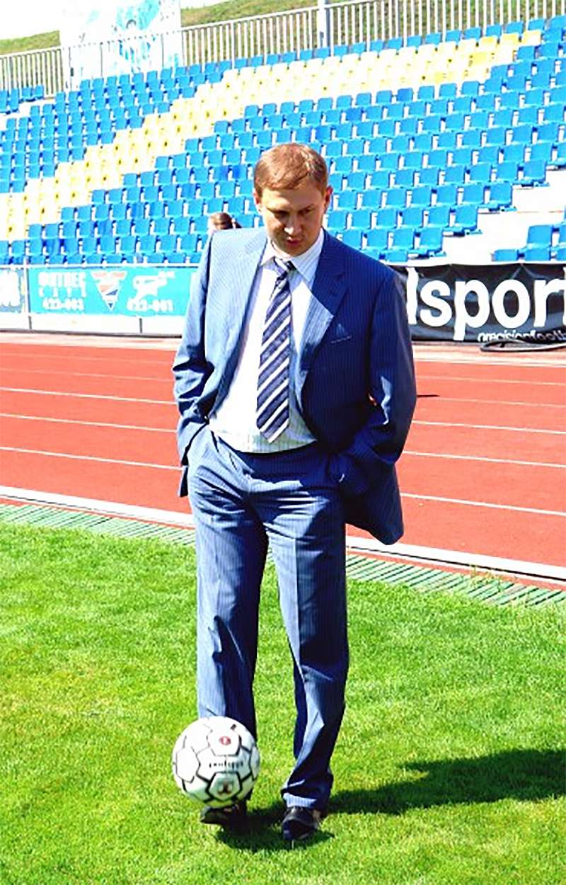 Дмитрий Александрович Рябов на футбольном стадионе
