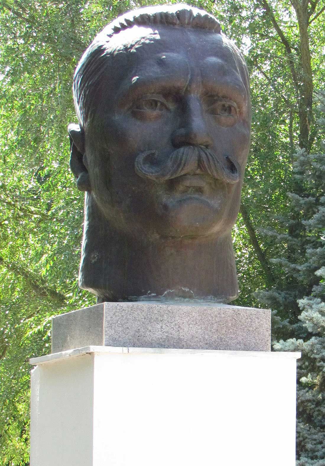 Ivan Poddubny - bust