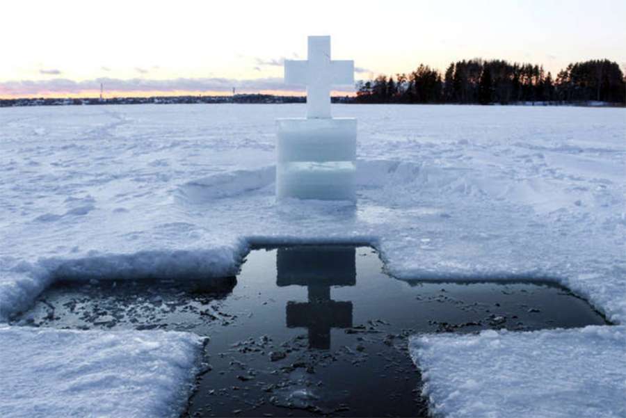 �������: ������� ��� ������� � �������� (Jordan: a hole in the ice for swimming in the Baptism)
