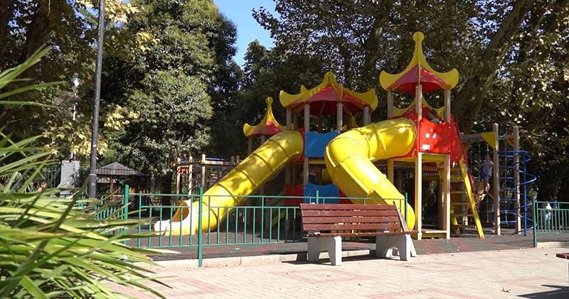 Детская площадка в Хосте