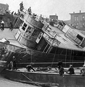 Кораблекрушение парохода "Истленд" на озере Мичиган в порту Чикаго