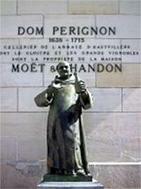 Памятник Пьеру Периньону в городе Эперне (Шампань)